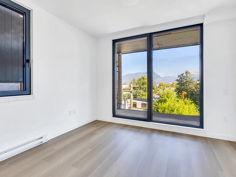 3455 Hastings St E — Photo 8