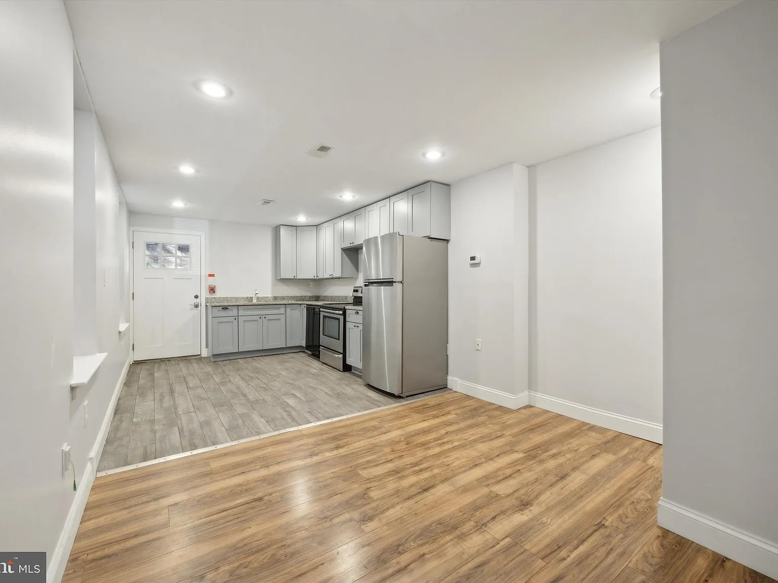 1 bed, 800 sqft, $1,200 — Photo 3