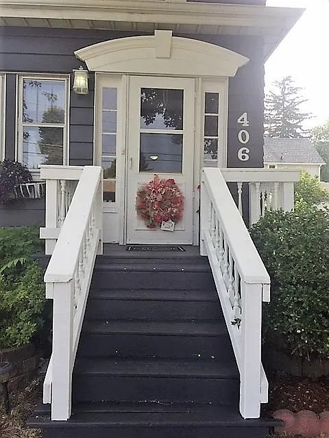 406 Lawrence St photo 1