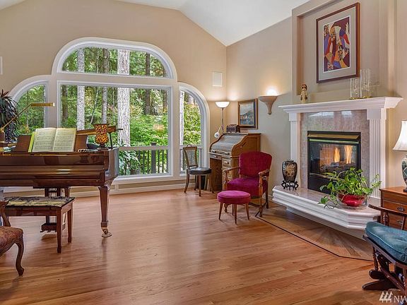 4th image of 509 33rd Ave NW