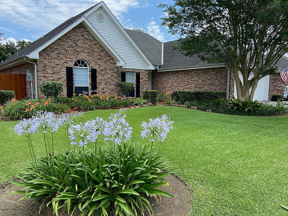 1st image of 303 Hawthorne Dr