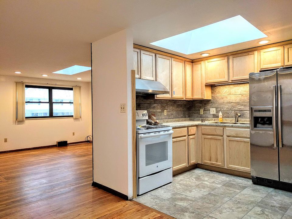 1st image of 6360 Sunderland Dr