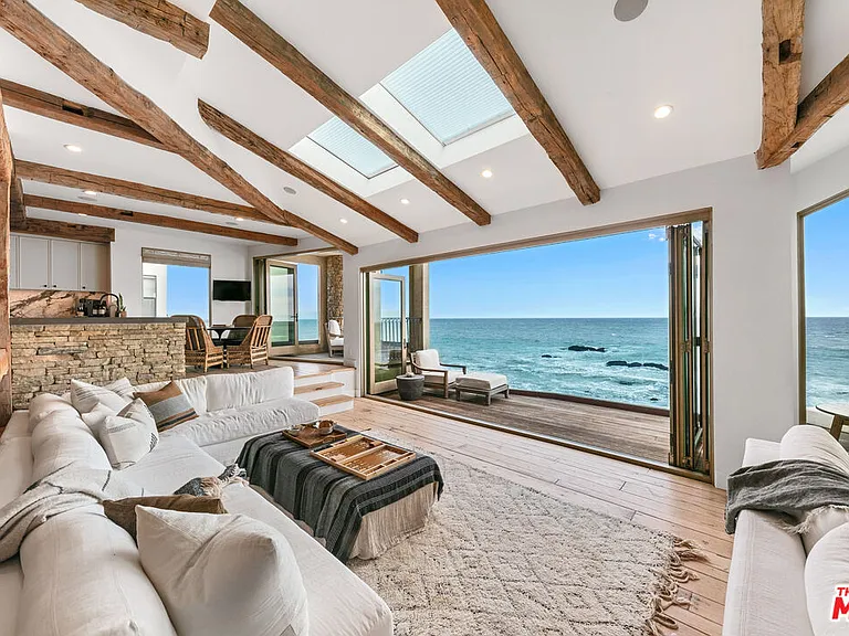 24920 Malibu Rd — Photo 2