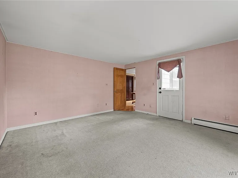 80 Capen Blvd — Photo 25