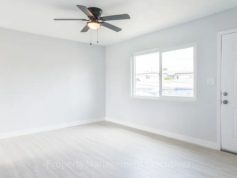 Remodeled 2 Bedroom, 1 Bath Apartment — Photo 3