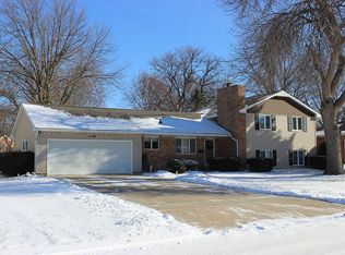 1144 Ridgemont Rd, Waterloo, IA 50701