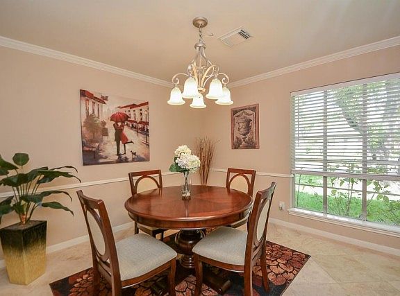 5th image of 214 Laxton Ct