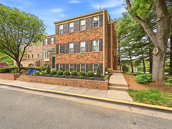 2nd image of 5913 Tudor Ln