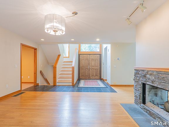 4th image of 32 Horseshoe Ridge Rd