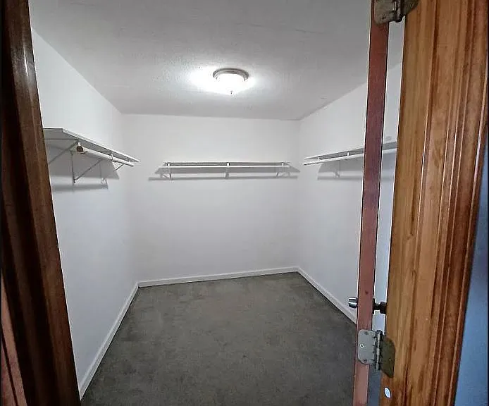 7000 Ewing Ave — Photo 4