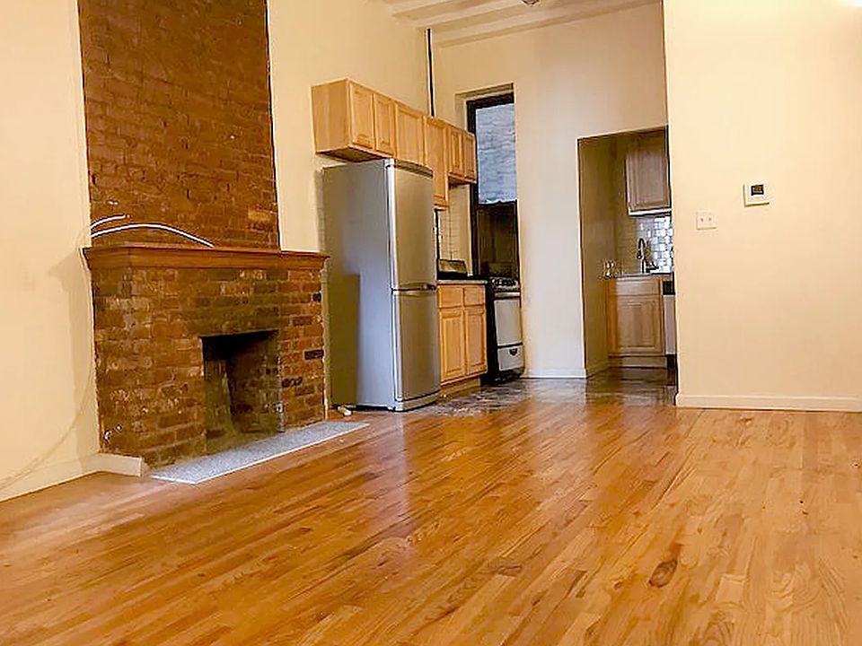 1st image of 105 E 10th St APT 1C