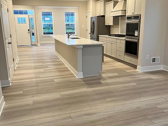 4th image of 34262 Graham Cir
