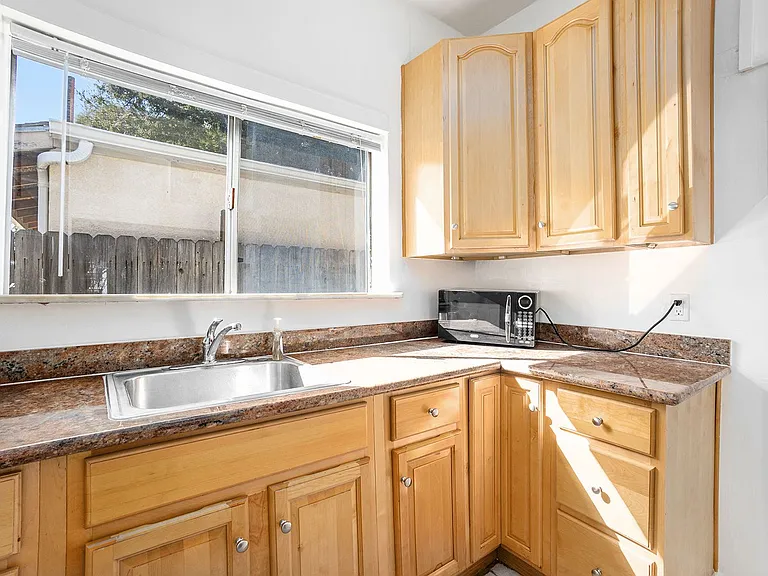 453 Central Ave #C — Photo 7
