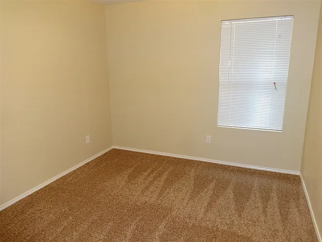 1120 Boxwood Dr — Photo 8
