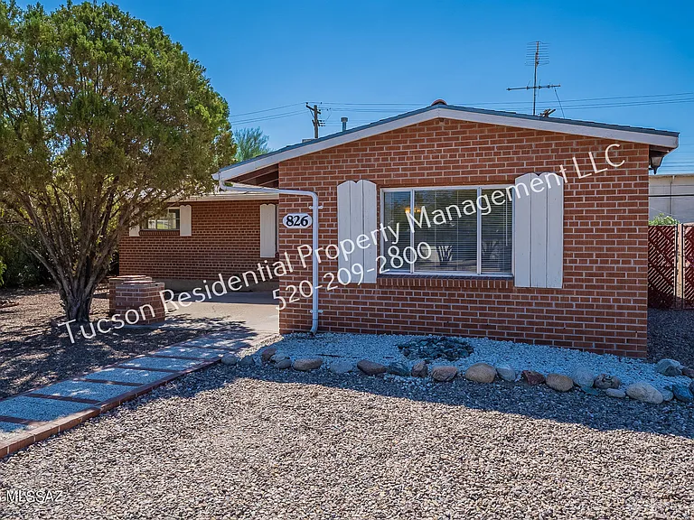 826 E Water St — Photo 4
