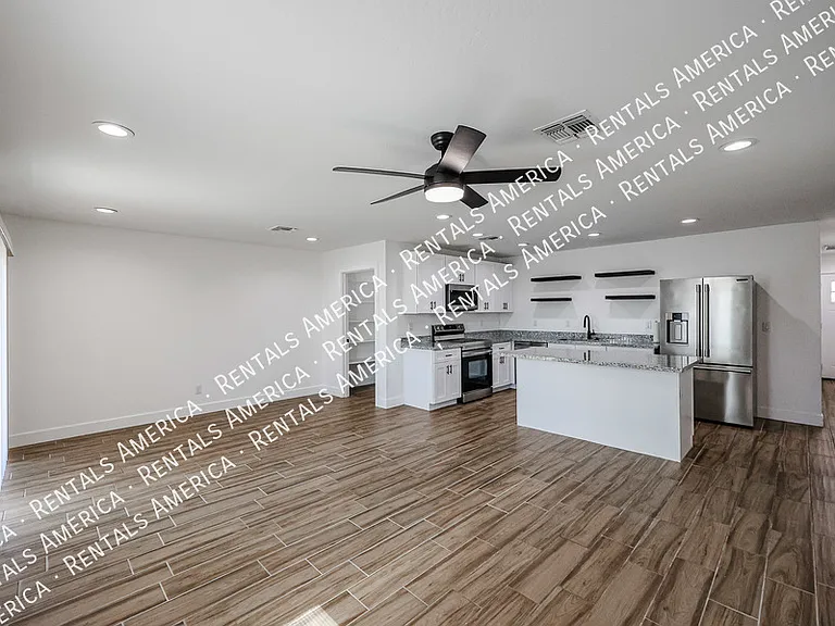 526 S Crismon Rd — Photo 6