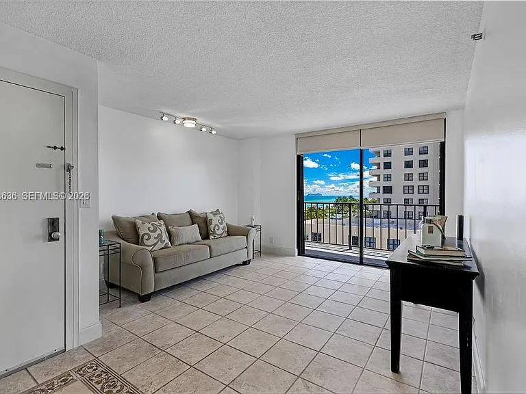 2625 Collins Ave #702 — Photo 1