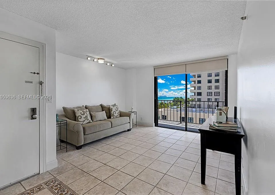 2625 Collins Ave #702
