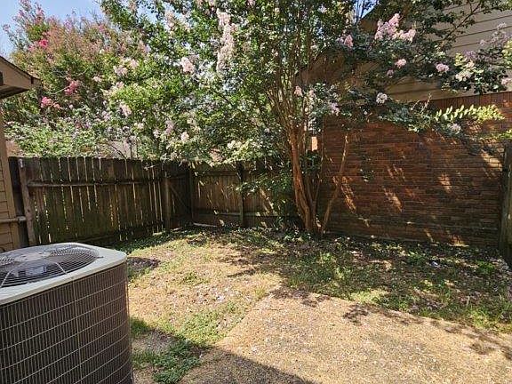 2nd image of 1041 Park Court Dr