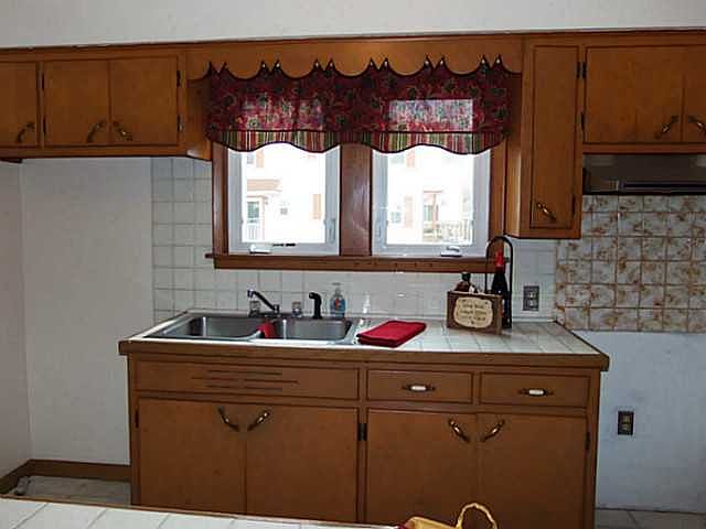 2nd image of 626 Ansonia St