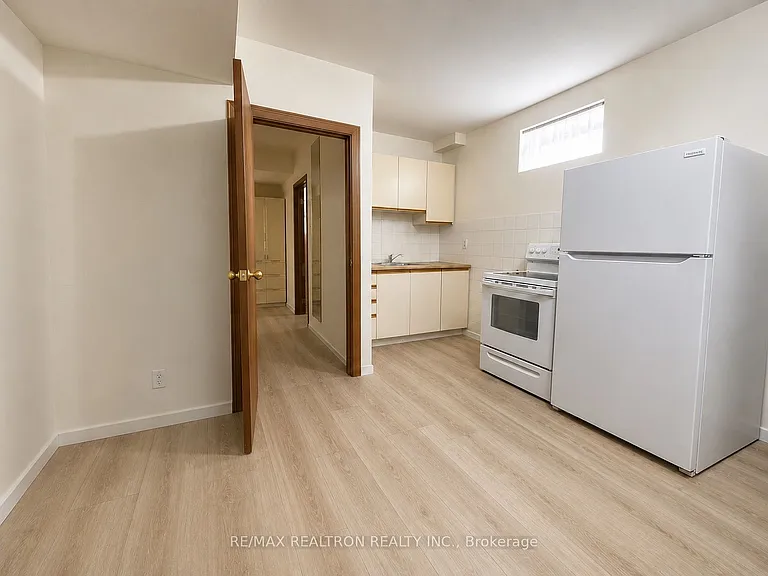 322 Morrish Rd #BASEMENT — Photo 4