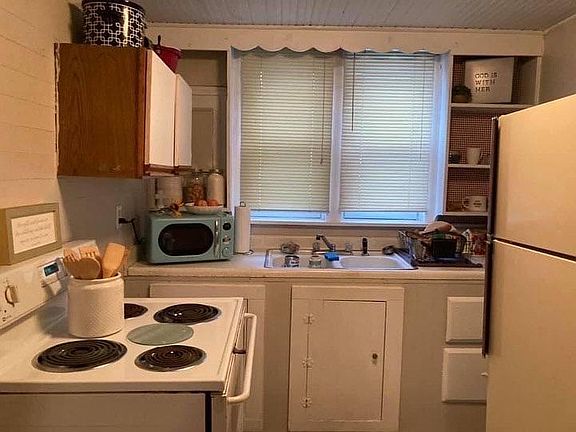 Kitchen. Comes with refrigerator and stove/oven.