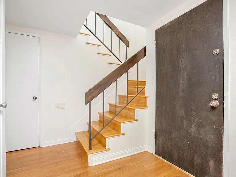 1655 Greenfield Ave #14 — Photo 10