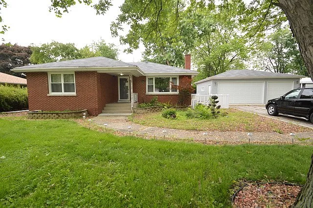 1S271 Myrtle Ave photo 1