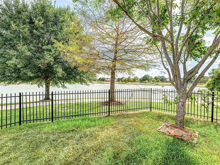 24515 Cornell Park Ln — Photo 5