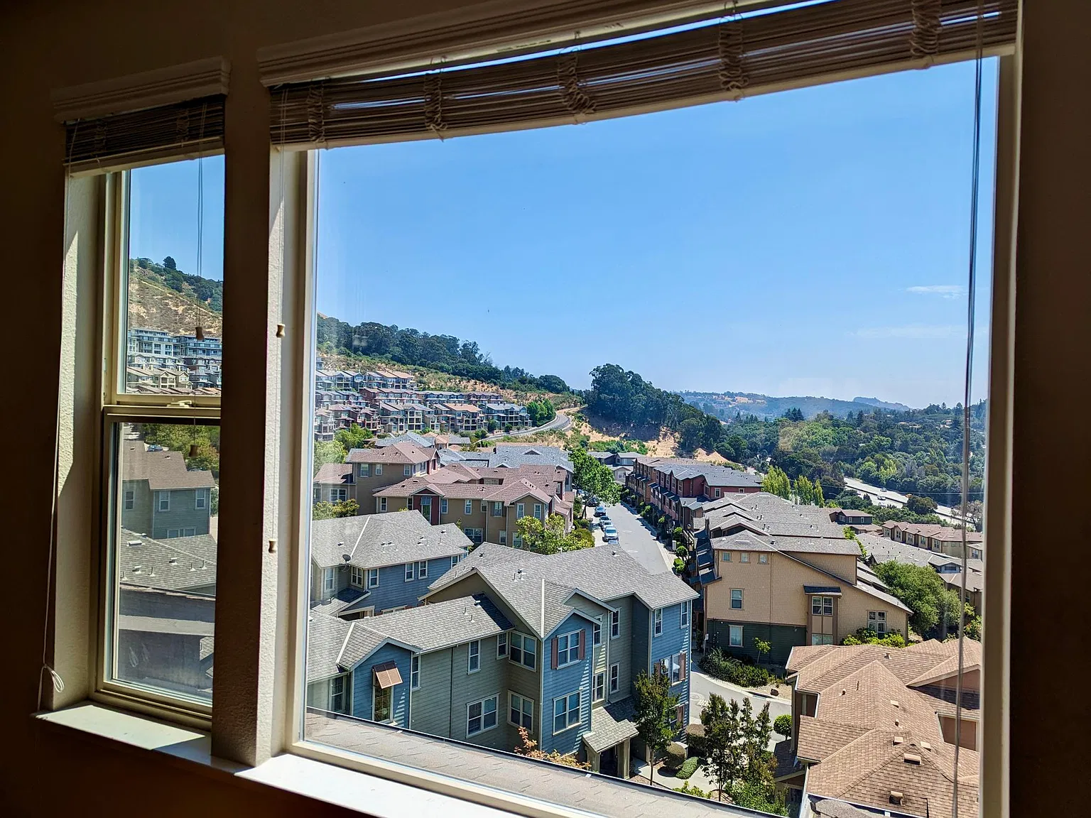 3 bed, 2.5 bath, 1842 sqft, $3,950 — Photo 3