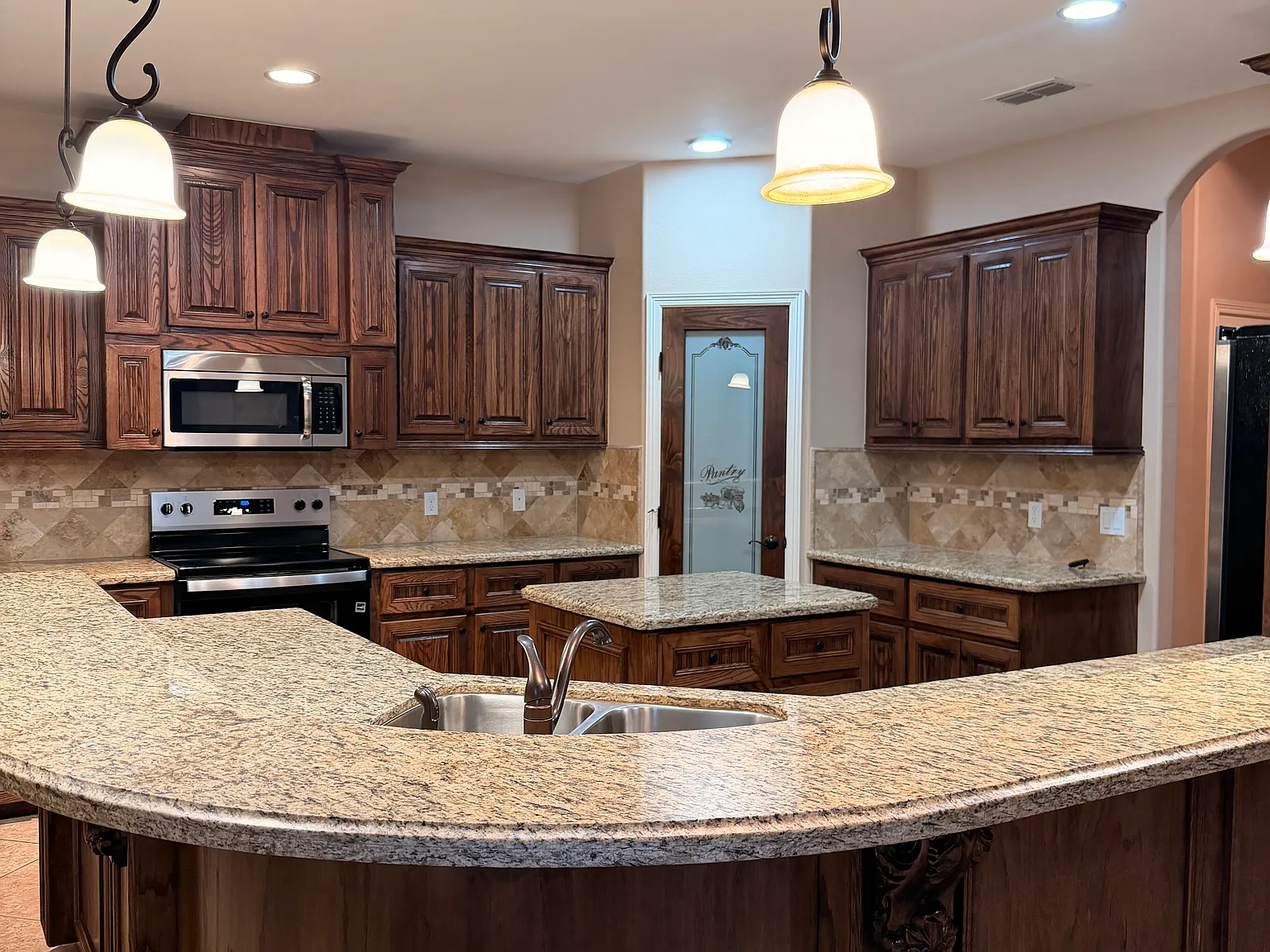 3 bed, 2390 sqft, $2,400 — Photo 4