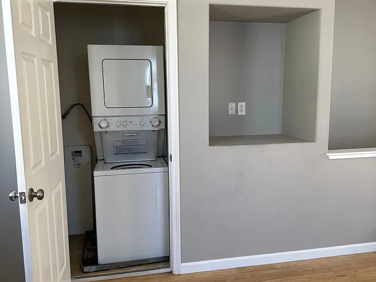 Stacked washer/dryer