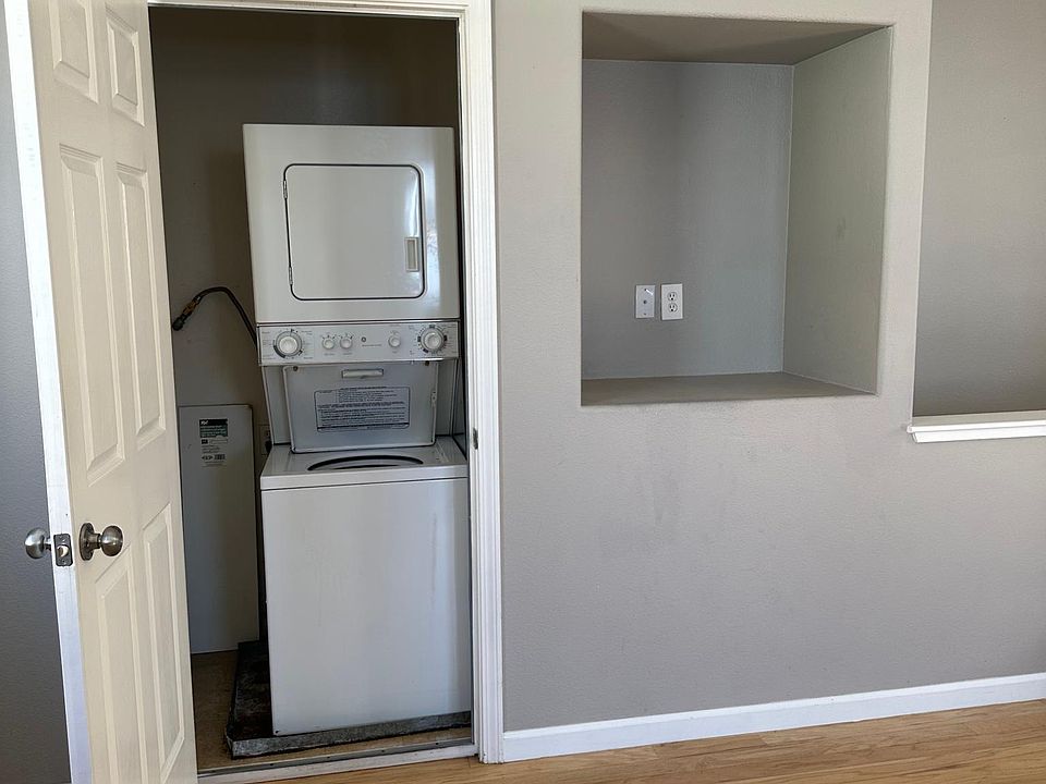 Stacked washer/dryer