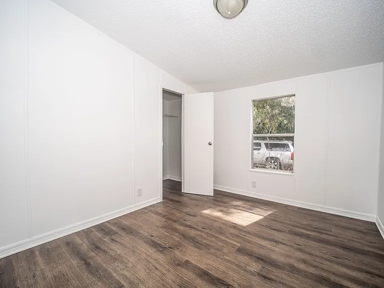 4872 Evans St — Photo 8