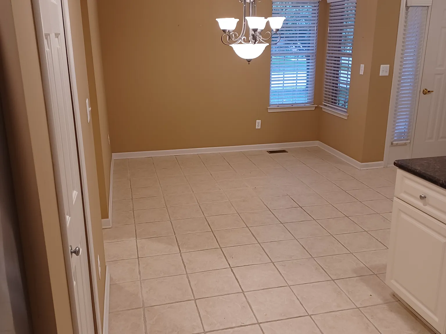 2 bed, 1717 sqft, $2,200 — Photo 4