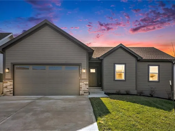 19621 W 196th St, Spring Hill, KS 66083