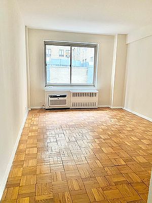 4th image of 225 E 46th St APT 4C
