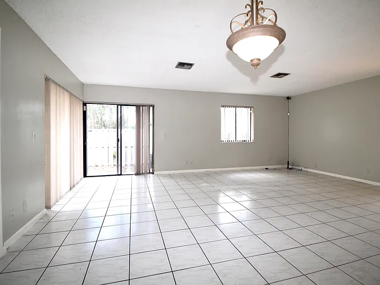 6287 Scotch Pine Ln — Photo 4