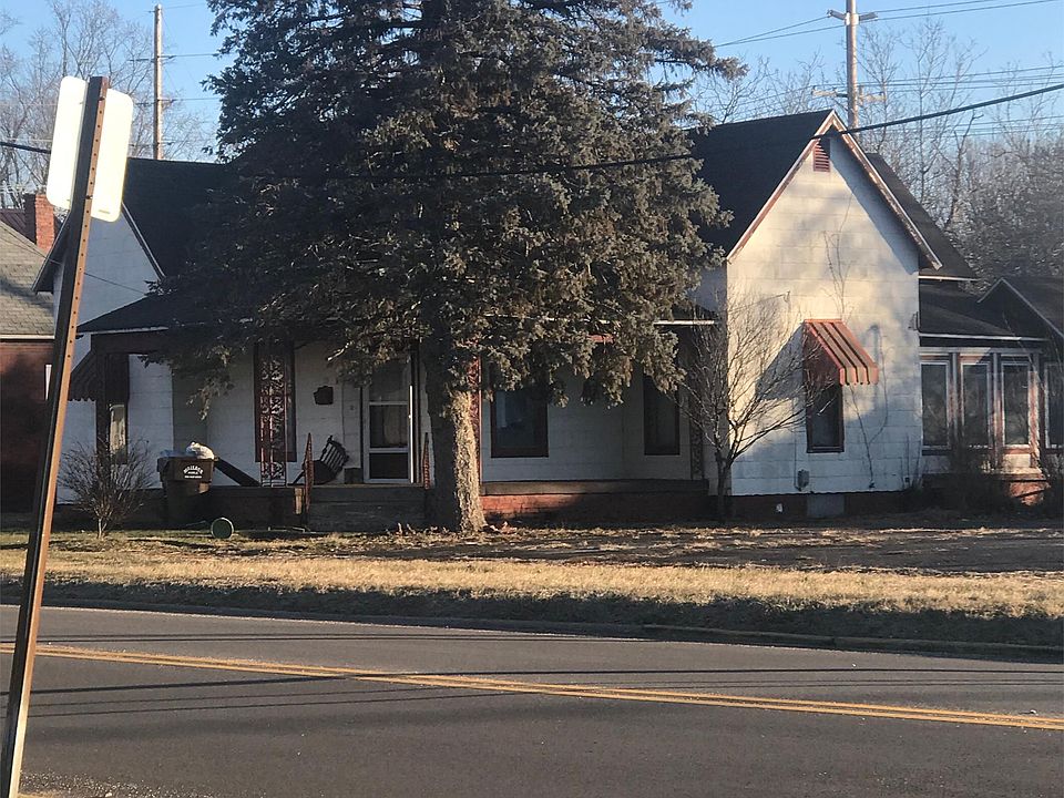 2nd image of 211 N Main St