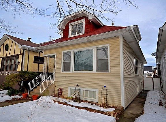3rd image of 6812 W Palatine Ave