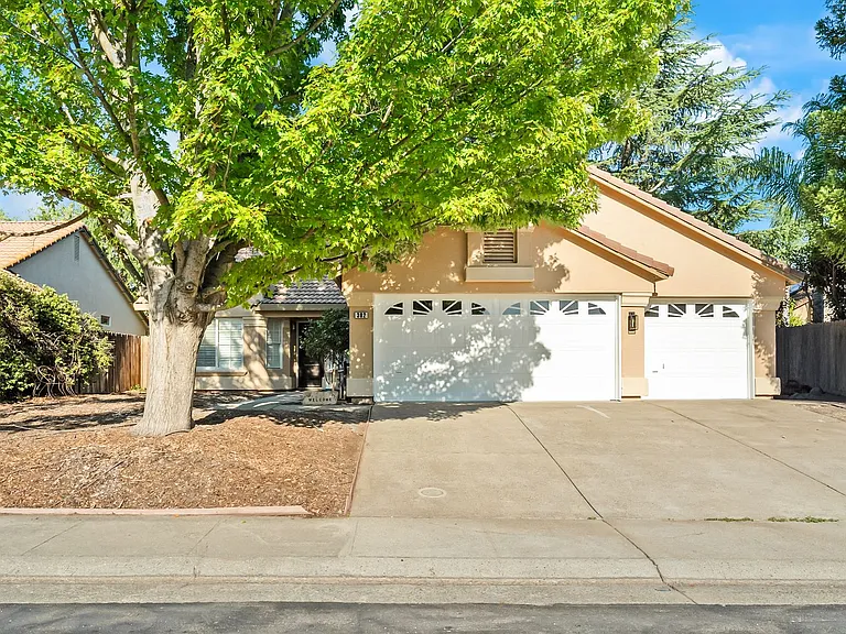 302 Carlina Ct — Photo 1