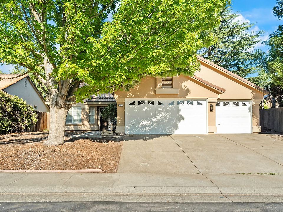 1st image of 302 Carlina Ct