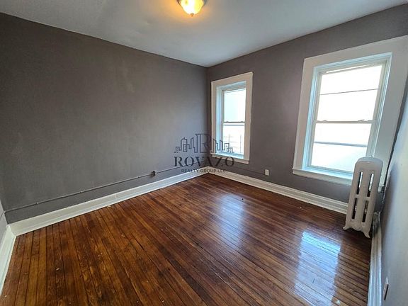 3rd image of 220 Roseville Ave #200