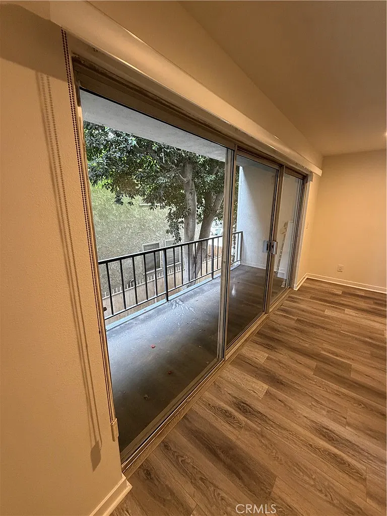 1 bed, 768 sqft, $2,200 — Photo 3