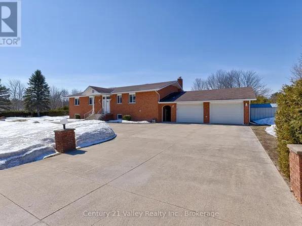 690 Pineridge Cres, Petawawa, ON K8A 7X6