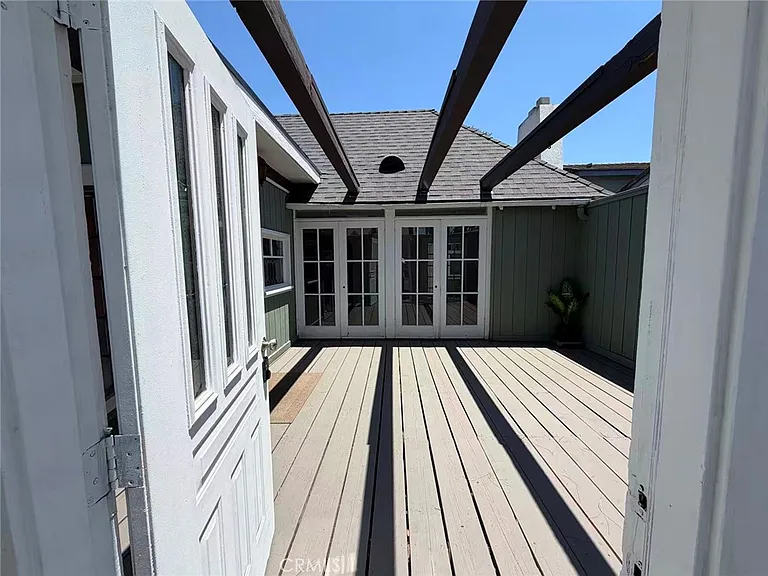 5738 Agnes Ave — Photo 3
