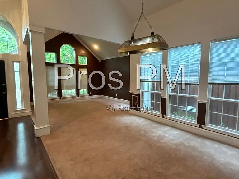 3101 Crickett Dr — Photo 3