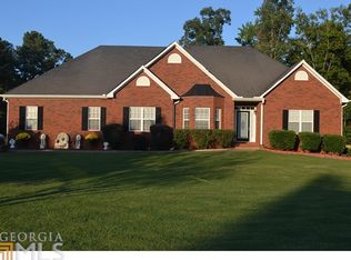 172 Wyckliffe Dr, Locust Grove, GA 30248