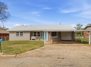 228 S 5th Ave, Stroud, OK 74079