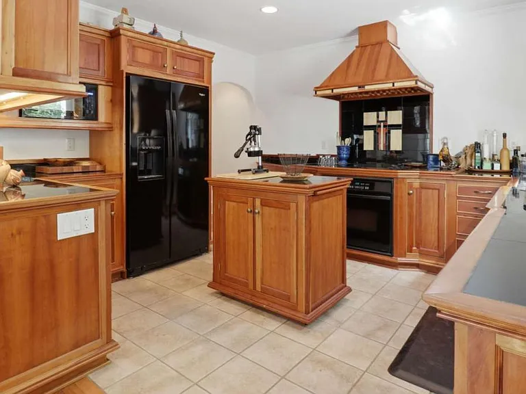 857 Chattahoochee Dr — Photo 10